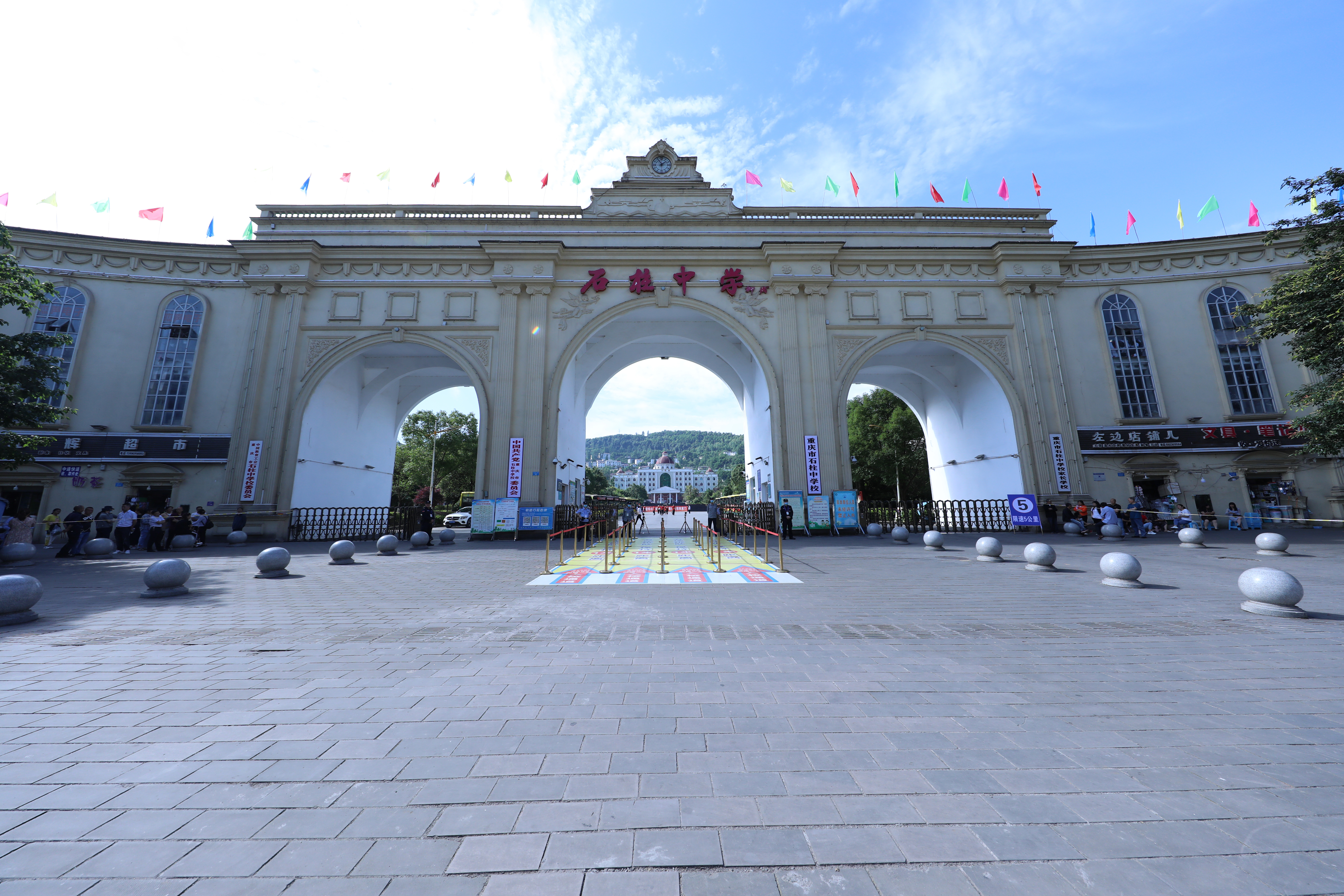 style=width:600px;